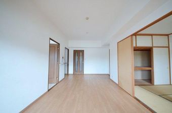 4LDK apartment in Asaminami Ward