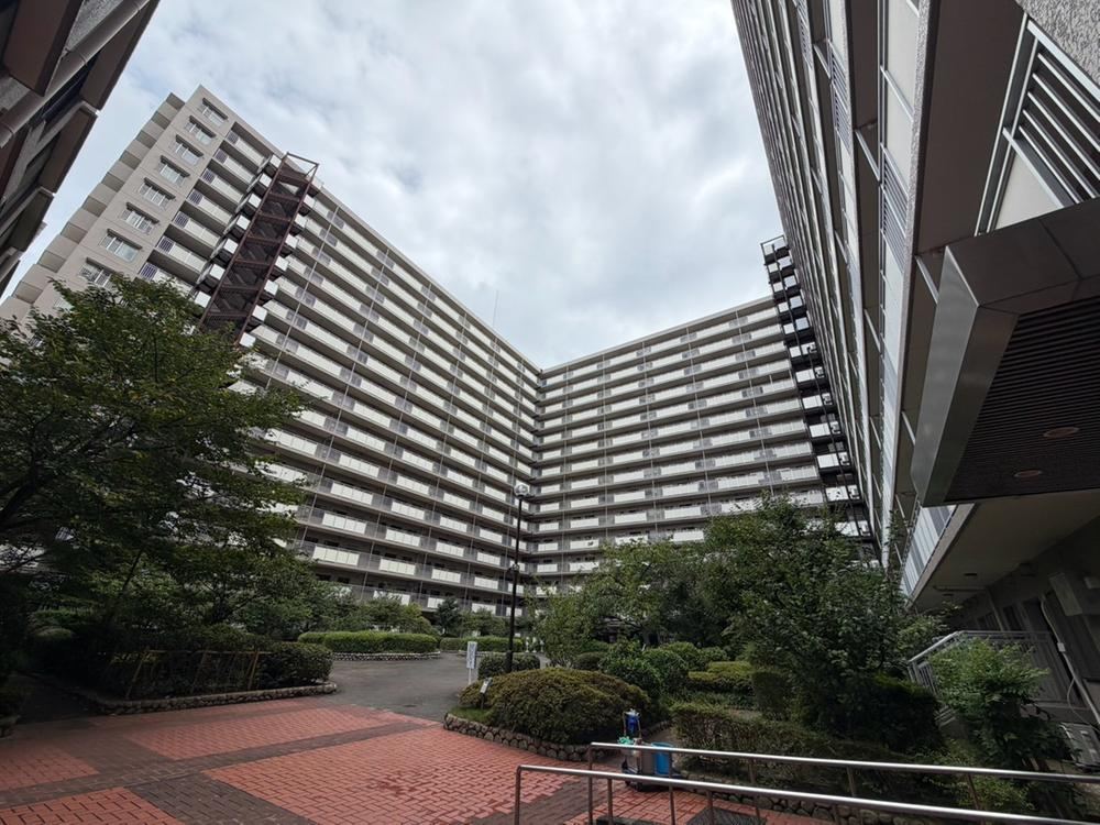 3LDK apartment in Yodogawa Ward, Osaka - Photo 1