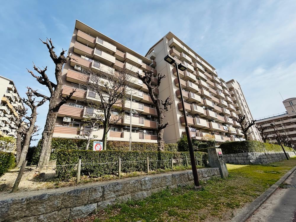 4LDK apartment in Toyonaka, Osaka - Photo 1