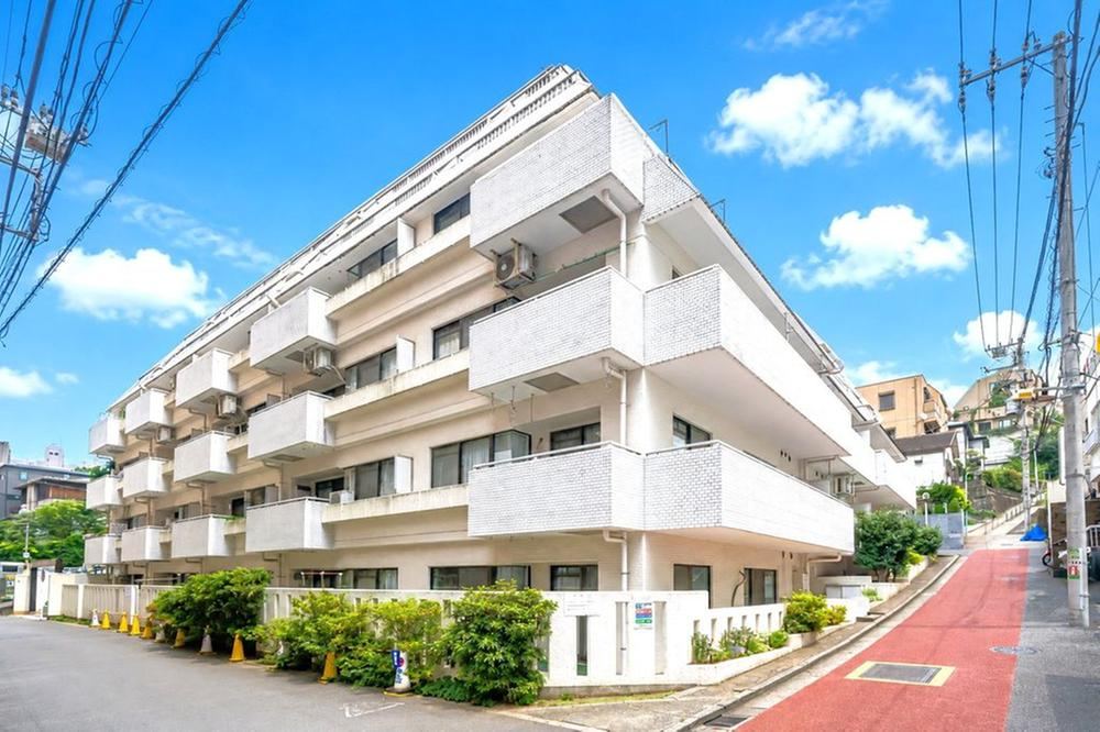 2DK apartment in Bunkyo Ward, Tokyo - Photo 1