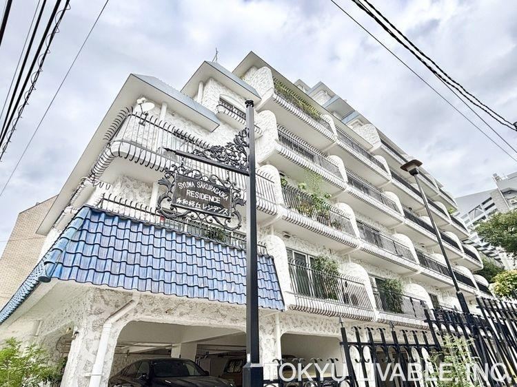 2LDK+S apartment in Shibuya Ward, Tokyo - Photo 1