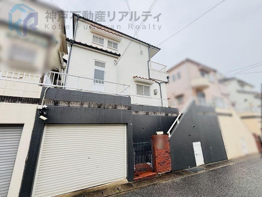 4LDK house in Tarumi Ward, Kobe, Hyogo - Photo 1