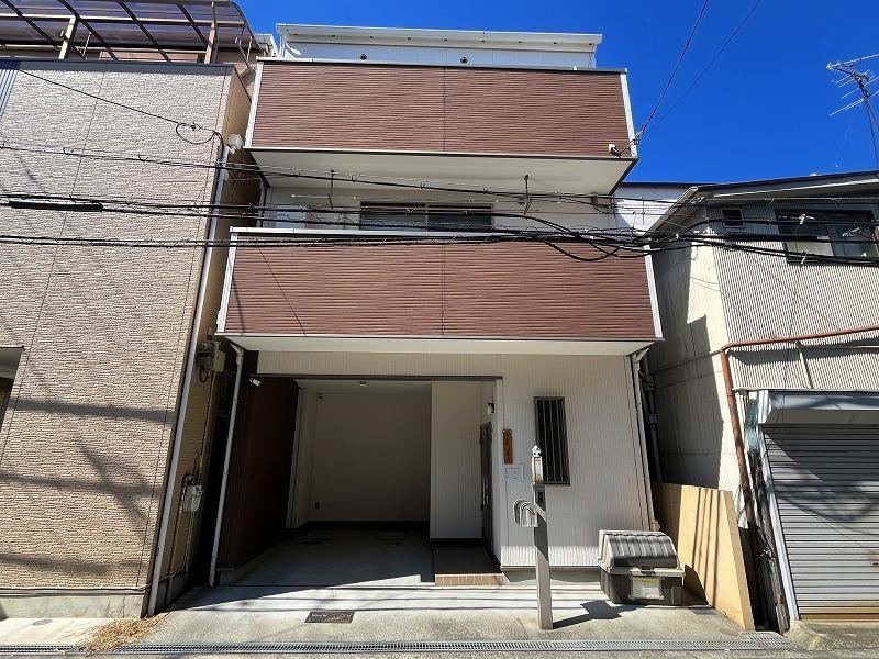 4LDK house in Higashinari Ward, Osaka - Photo 1