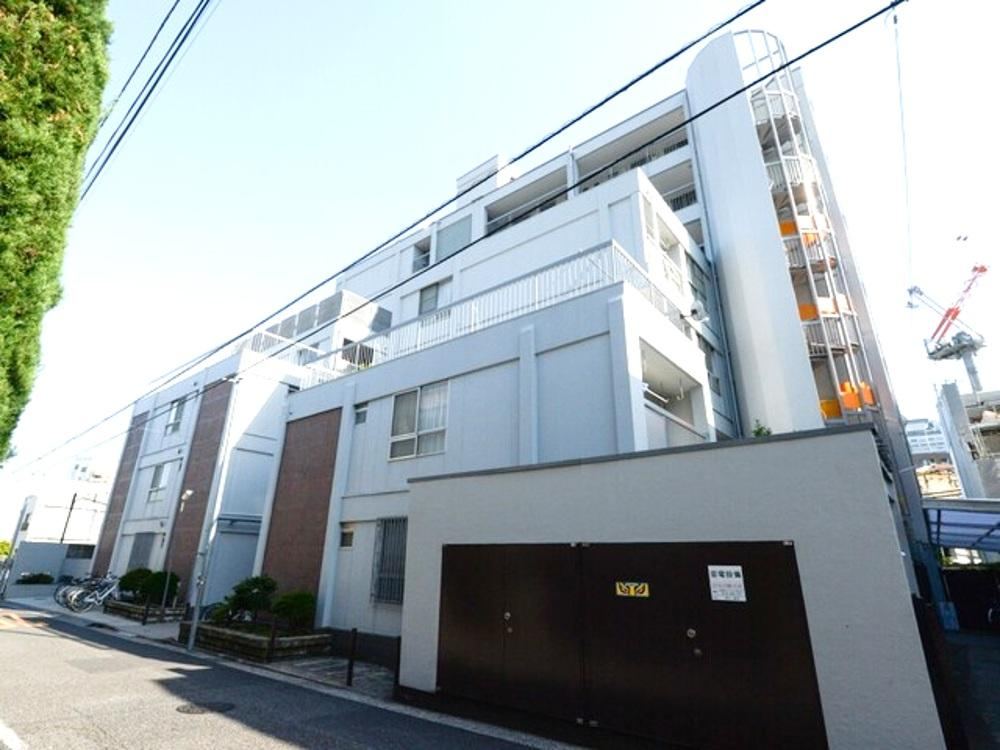 2LDK+S apartment in Nakano Ward, Tokyo - Photo 1