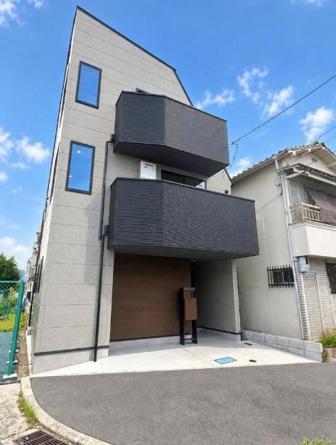 3LDK+S house in Nishinomiya, Hyogo - Photo 1