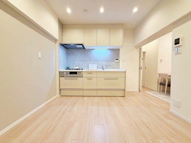 2LDK apartment in Shinjuku Ward, Tokyo - Photo 1