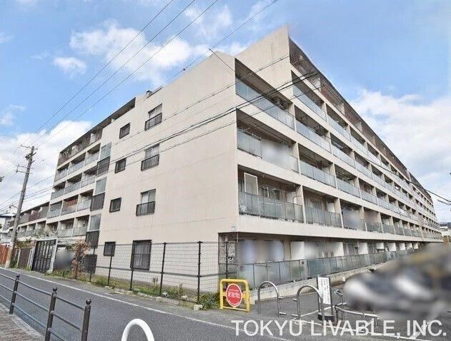 2LDK apartment in Higashiosaka, Osaka - Photo 1