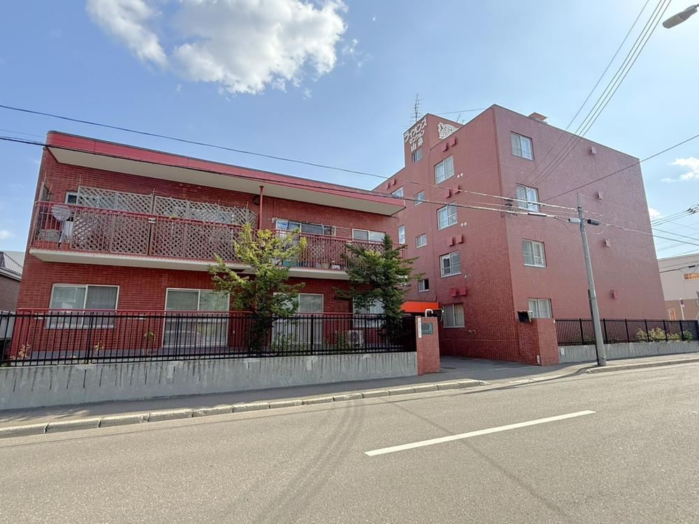 2LDK+S apartment in Chuo Ward, Sapporo, Hokkaido - Photo 1