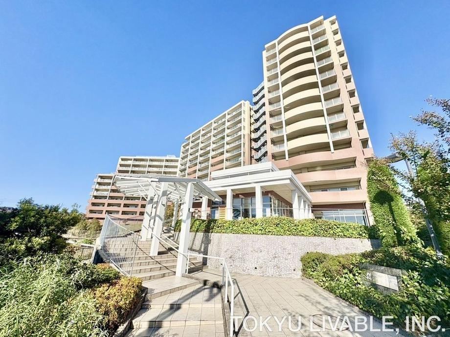 4LDK apartment in Hirakata, Osaka - Photo 1