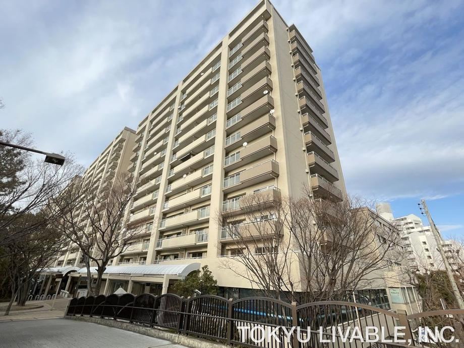 3LDK apartment in Chuo Ward, Kobe, Hyogo - Photo 1
