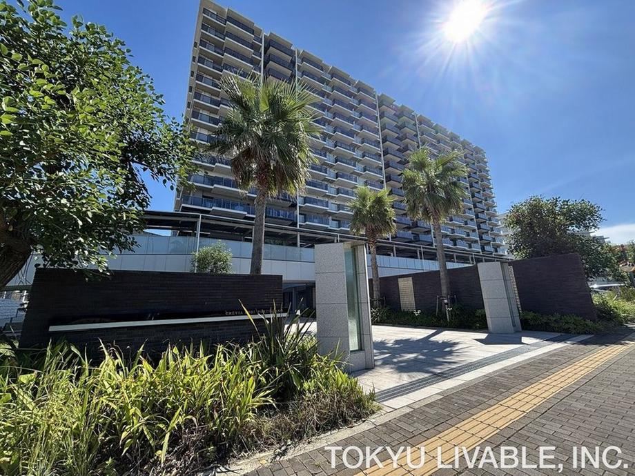 3LDK apartment in Chuo Ward, Kobe, Hyogo - Photo 1