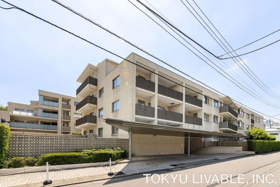 2LDK apartment in Shinjuku Ward, Tokyo - Photo 1