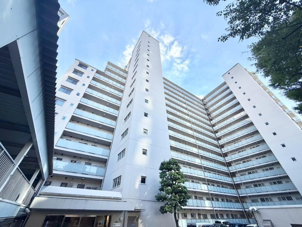 3LDK apartment in Shinjuku Ward, Tokyo - Photo 1