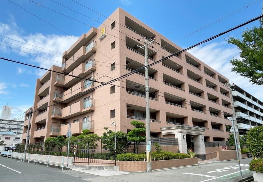 3LDK apartment in Nishinomiya, Hyogo - Photo 1