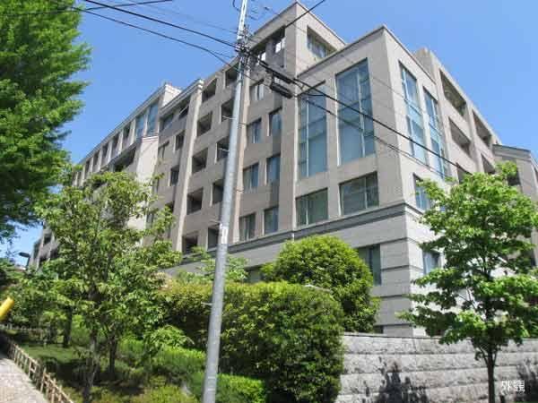 3LDK+2S apartment in Minato Ward, Tokyo - Photo 1