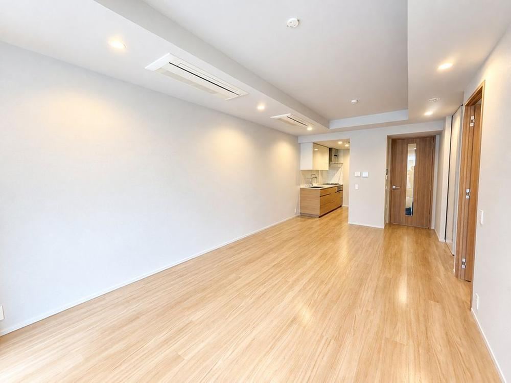 2LDK apartment in Minato Ward, Tokyo - Photo 1