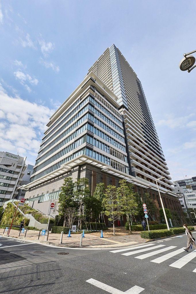3LDK apartment in Minato Ward, Tokyo - Photo 1