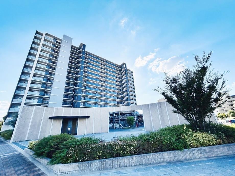 3LDK apartment in Higashiyodogawa Ward, Osaka - Photo 1
