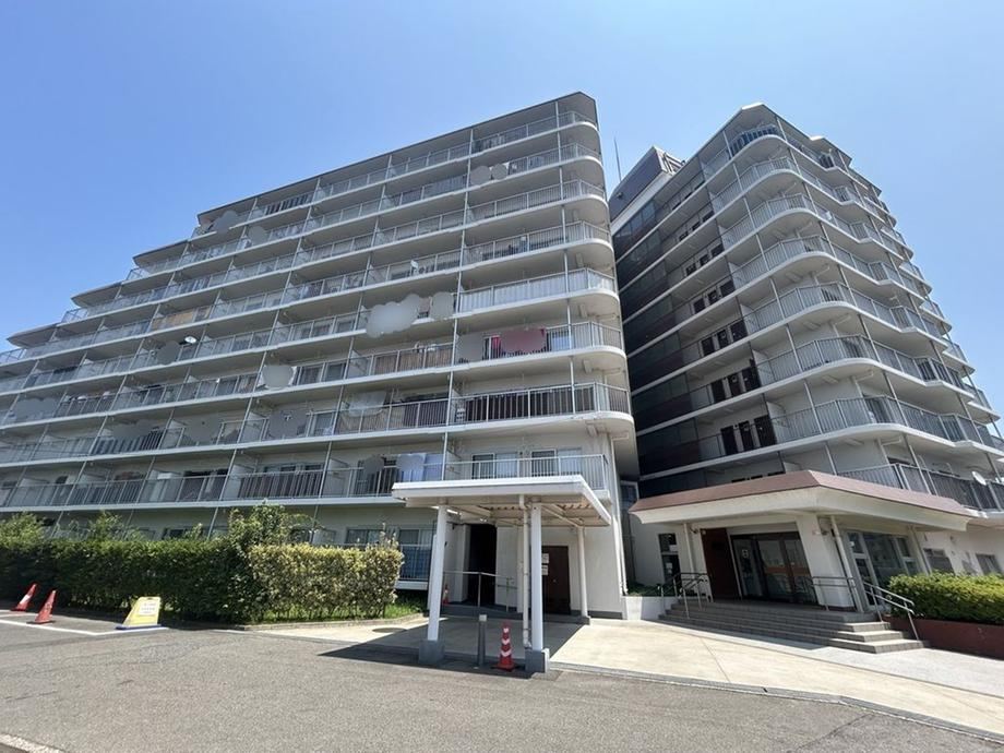 2LDK+S apartment in Inagi, Tokyo - Photo 1