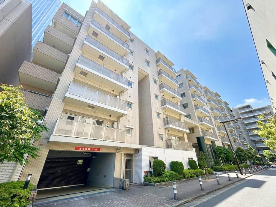 1LDK apartment in Shinjuku Ward, Tokyo - Photo 1