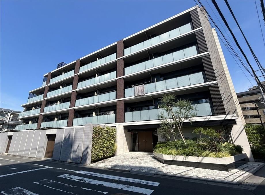 1LDK apartment in Shibuya Ward, Tokyo - Photo 1
