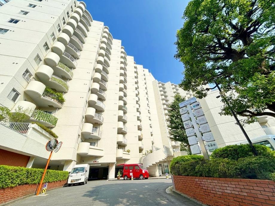 3LDK apartment in Minato Ward, Tokyo - Photo 1
