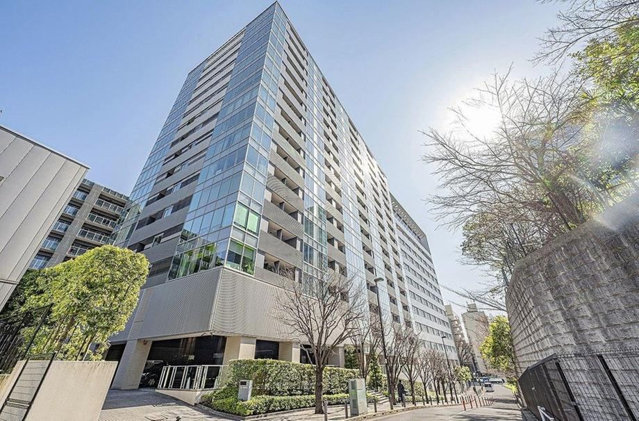 2LDK apartment in Shibuya Ward, Tokyo - Photo 1