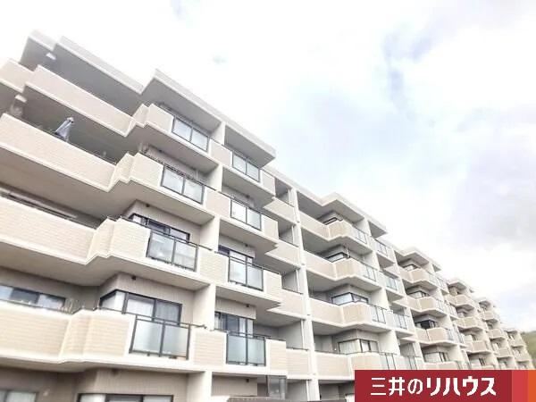 3LDK apartment in Nishinomiya, Hyogo - Photo 1