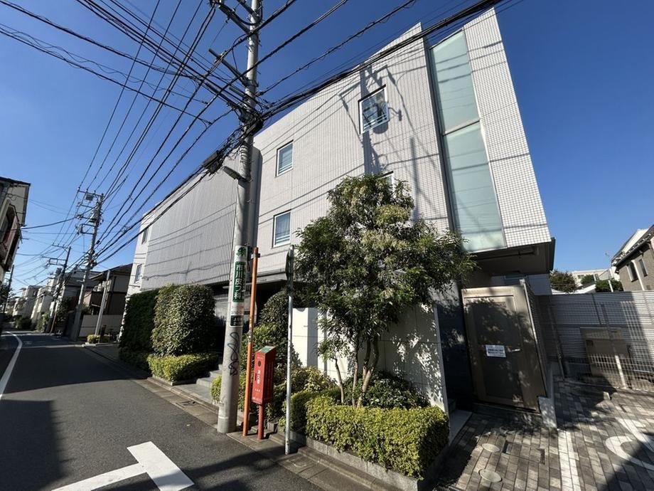 2LDK apartment in Meguro Ward, Tokyo - Photo 1