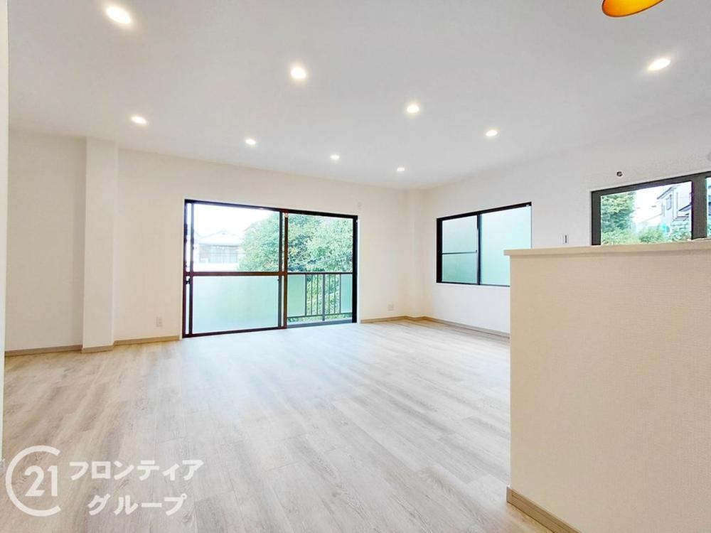 5LDK house in Hirakata, Osaka - Photo 1