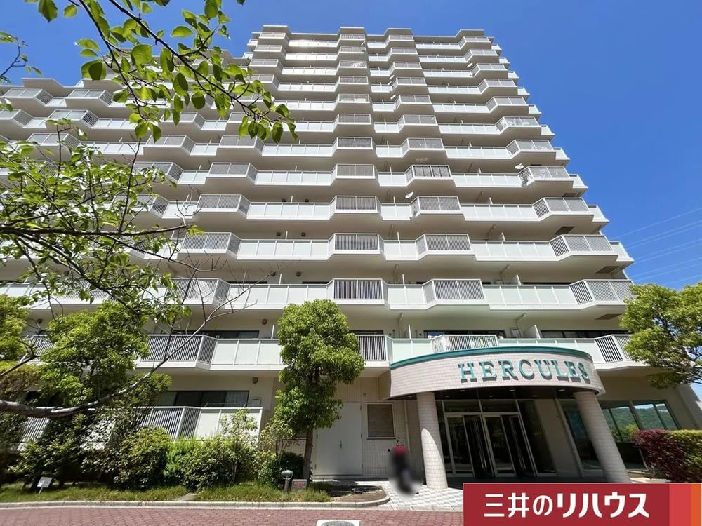 4LDK apartment in Suma Ward, Kobe, Hyogo - Photo 1