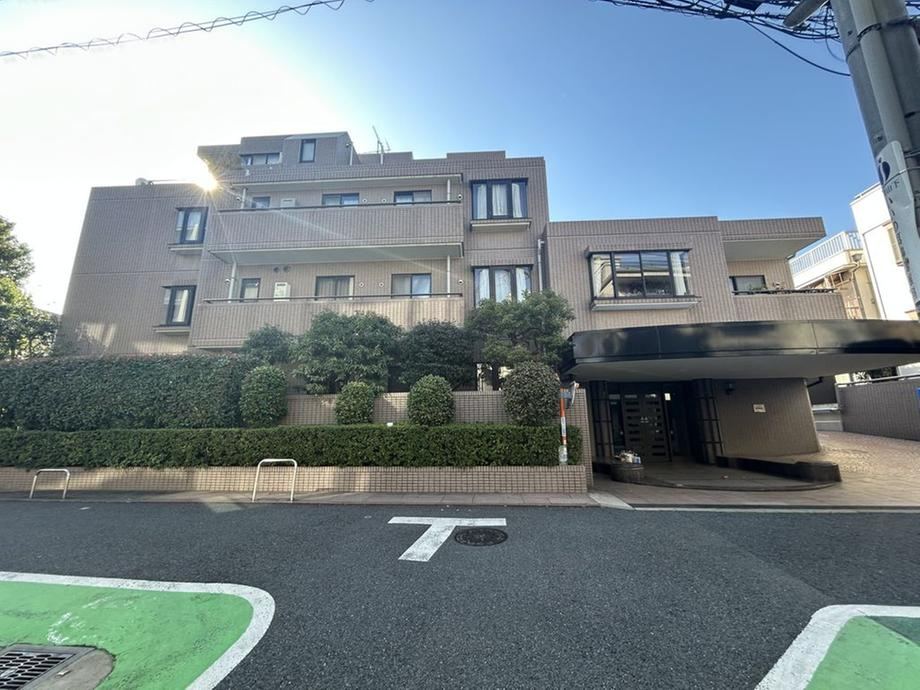 3LDK apartment in Bunkyo Ward, Tokyo - Photo 1