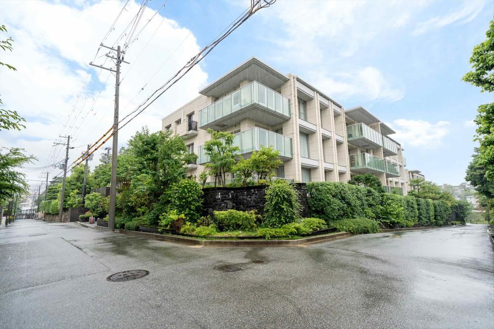 3LDK apartment in Nishinomiya, Hyogo - Photo 1