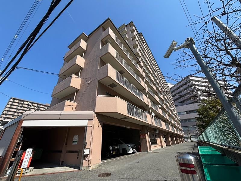 2LDK apartment in Higashiosaka, Osaka - Photo 1
