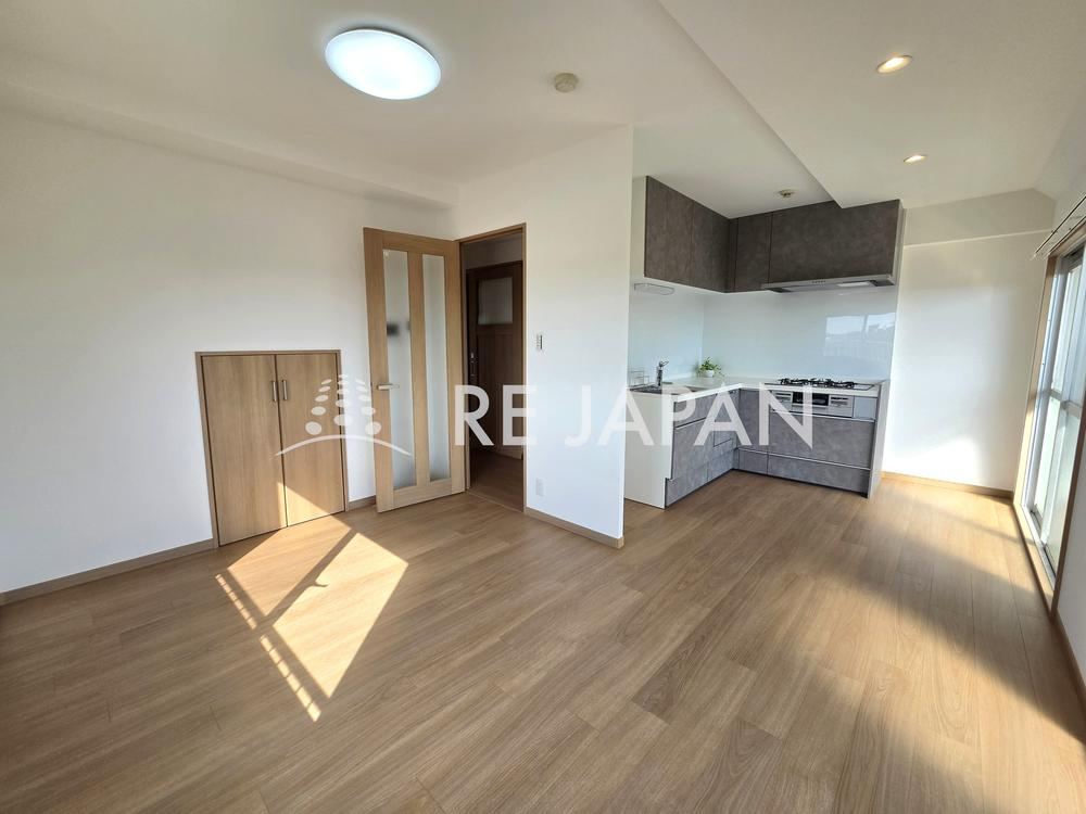4LDK apartment in Higashiosaka, Osaka - Photo 1
