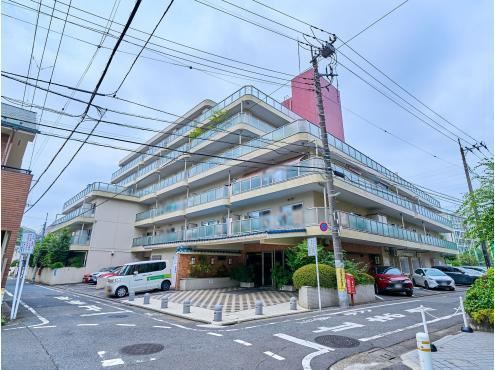 3LDK apartment in Meguro Ward, Tokyo - Photo 1
