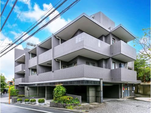 3LDK apartment in Shinjuku Ward, Tokyo - Photo 1