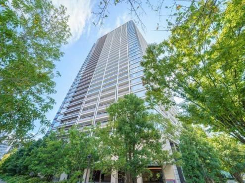 3LDK apartment in Minato Ward, Tokyo - Photo 1