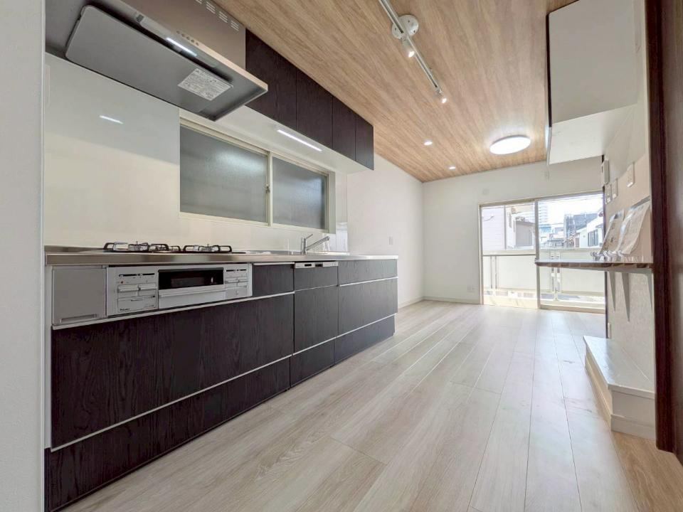 3LDK house in Higashinada Ward, Kobe, Hyogo - Photo 1