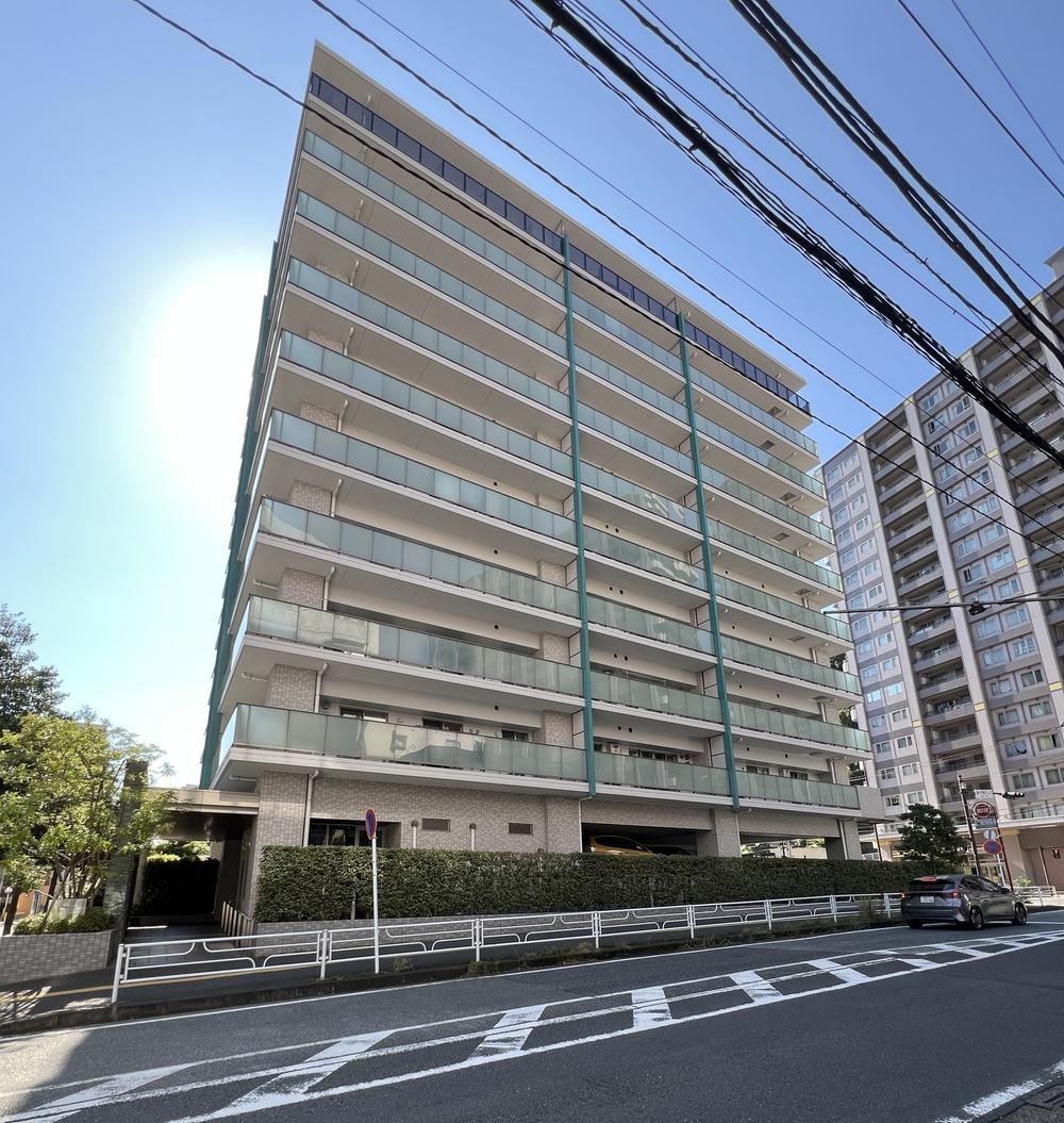 2LDK apartment in Isogo Ward, Yokohama, Kanagawa - Photo 1