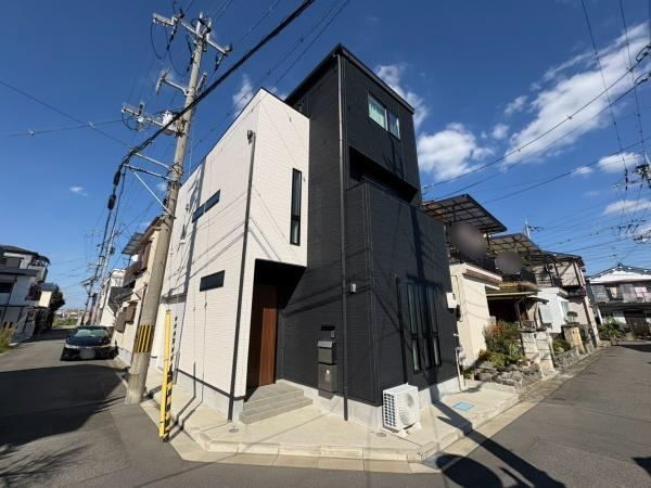 4LDK house in Yao, Osaka - Photo 1