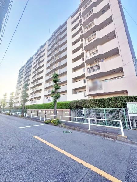 4DK apartment in Hamura, Tokyo - Photo 1