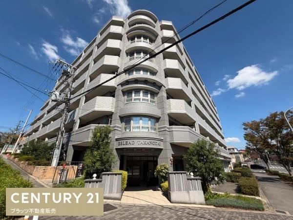 3LDK apartment in Suita, Osaka - Photo 1