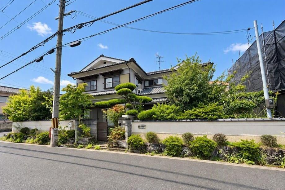 8LDK house in Kashihara, Nara - Photo 1