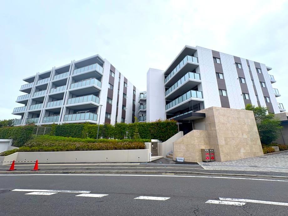 3LDK apartment in Isogo Ward, Yokohama, Kanagawa - Photo 1
