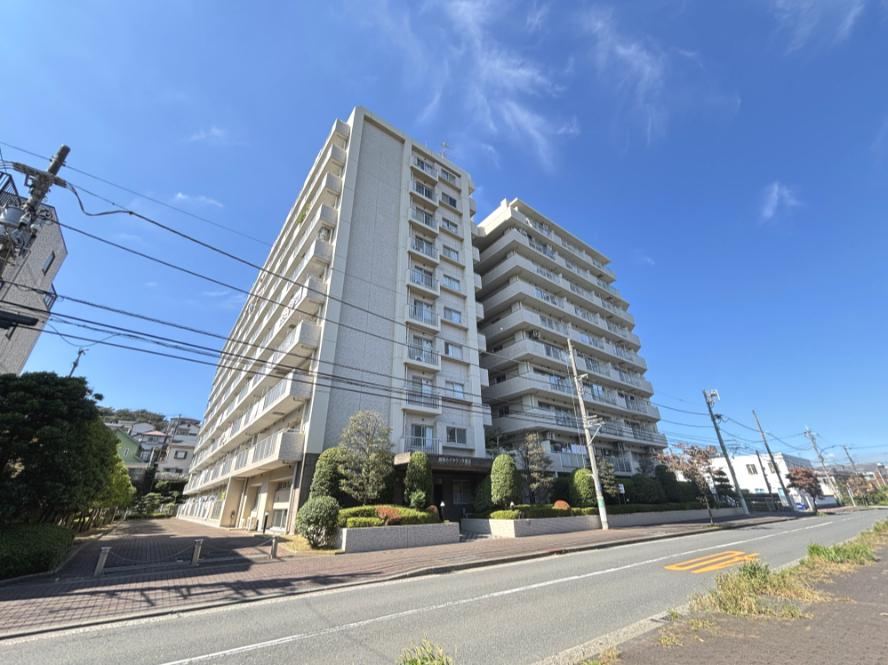 3LDK apartment in Yokosuka, Kanagawa - Photo 1