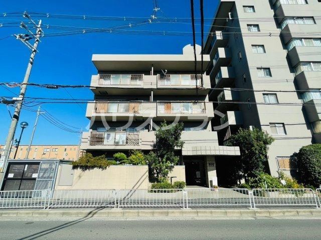 3LDK apartment in Neyagawa, Osaka - Photo 1