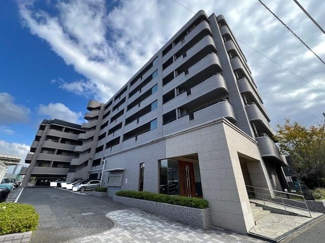 3LDK apartment in Yahatanishi Ward, Kitakyushu, Fukuoka - Photo 1