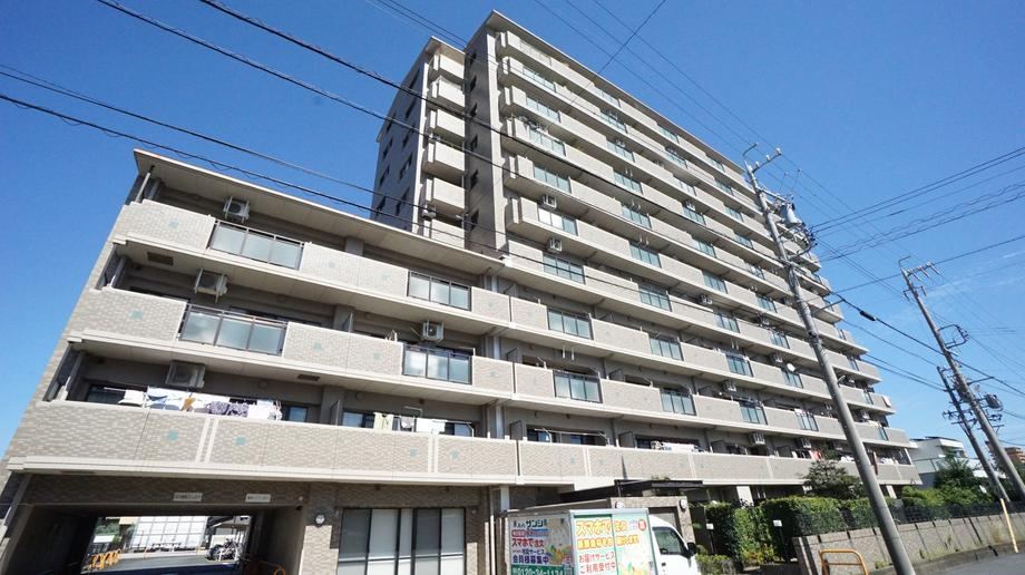 4LDK apartment in Yokkaichi, Mie - Photo 1