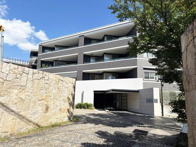 4LDK+S apartment in Higashinada Ward, Kobe, Hyogo - Photo 1